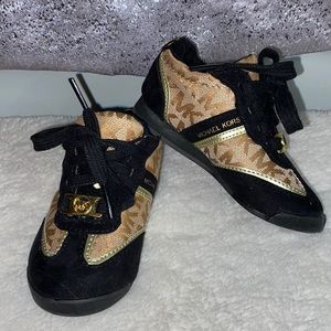 Michael Kors Alexia sneaker Sz: 6 Toddler black and gold